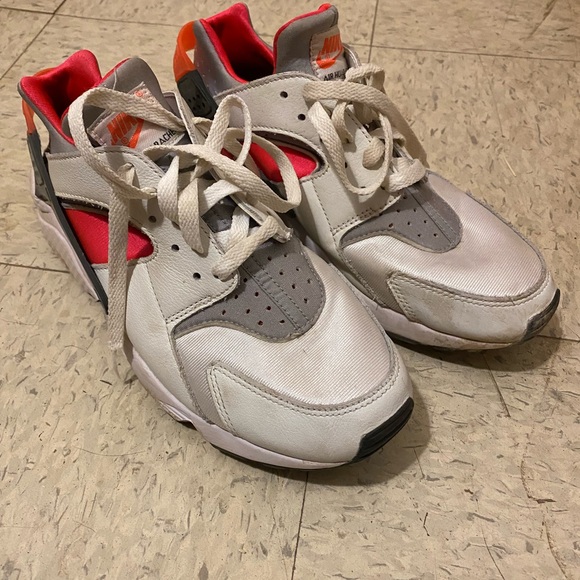 Brand new Mens 8.5 Nike Air Huaraches - Picture 2 of 7